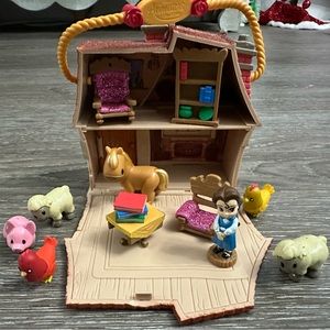 Disney Animator’s Collection mini Beauty and the Beast Belle’s Cottage set